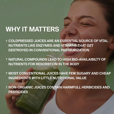 Eine Frau lächelt und hält eine Flasche DALUMA SUPERGREEN GREEN JUICE 6 PACK. Der Text erklärt, wie dieser kaltgepresste Saft die Nährstoffe und die Bioverfügbarkeit steigert, im Gegensatz zu konventionellen oder nicht-biologischen Säften mit weniger Vorteilen.